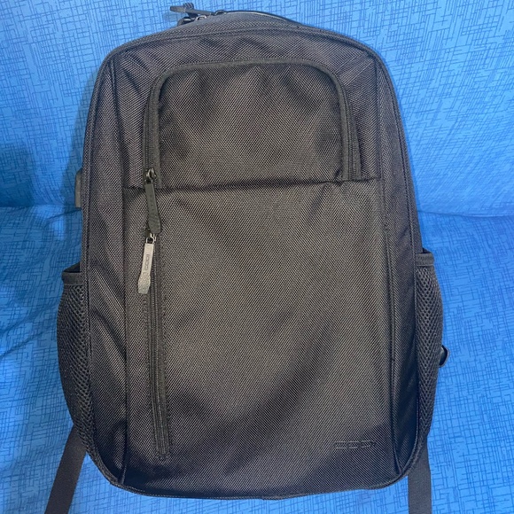 Codi FOR700-4 Fortis 15.6" Laptop Backpack Bag Carry Pro Case USB Passthrough - Picture 1 of 10